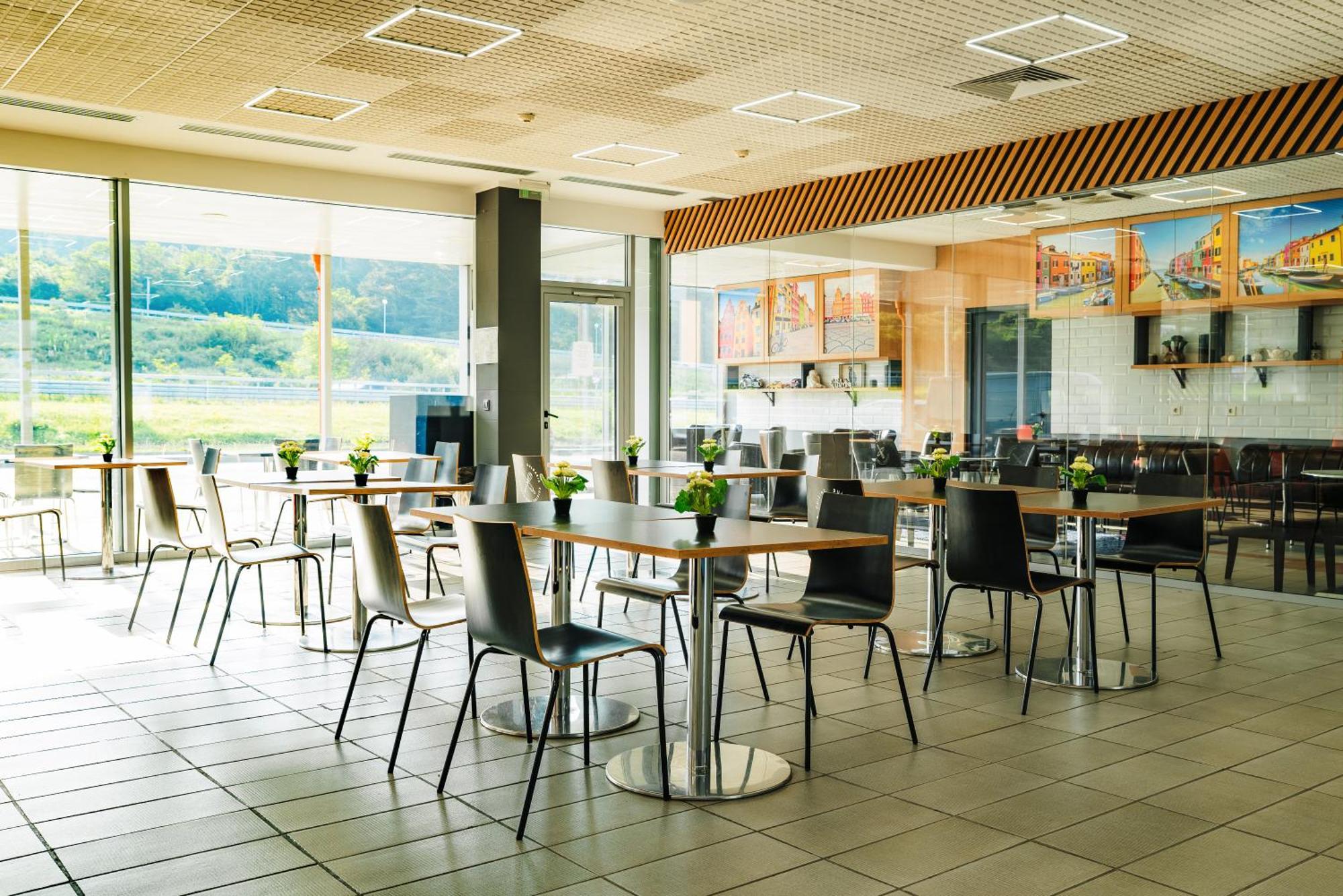 Hotel Ihtiman 외부 사진